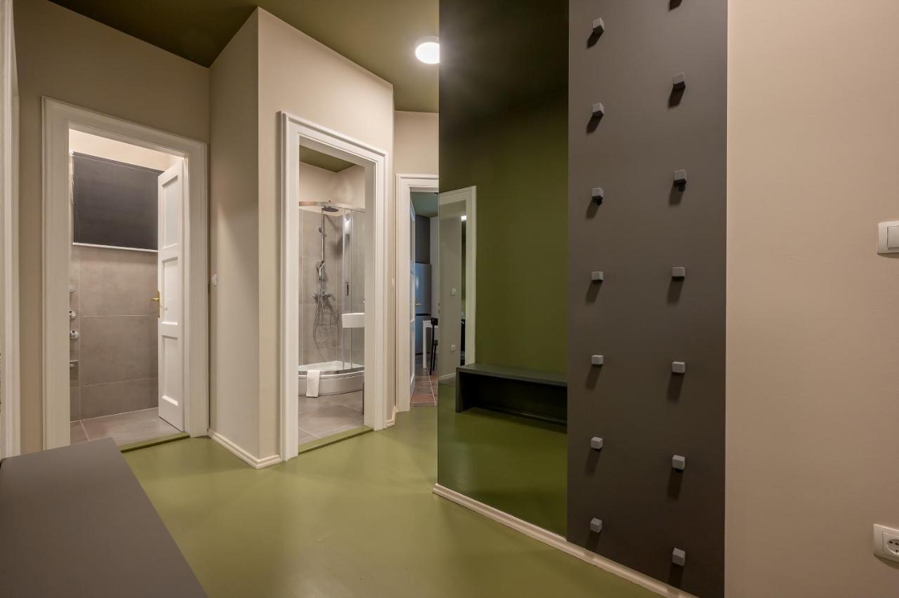 Green, Deluxe Two Bedroom Suite Split Exterior photo